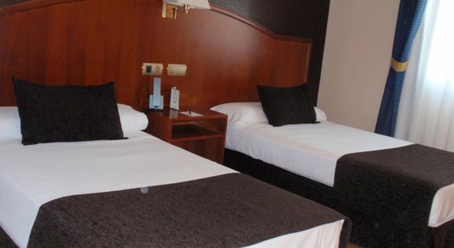 Ponferrada Plaza Hotel Bagian luar foto